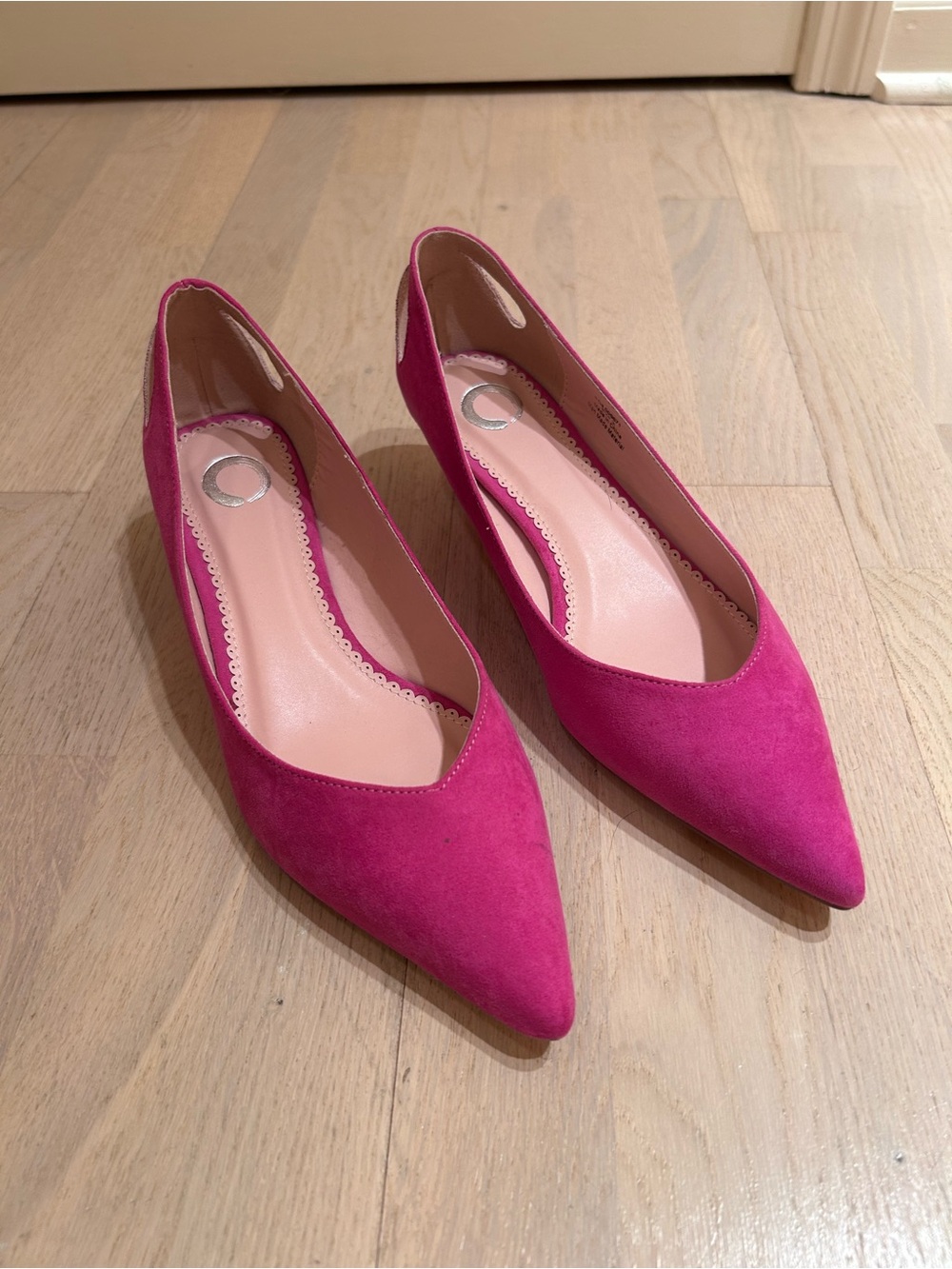 Pointed Toe Women’s Kitten Heels in Magenta